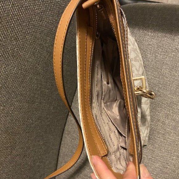 Authentic Michael Kors Beige Logo Crossbody Purse - Picture 3 of 10